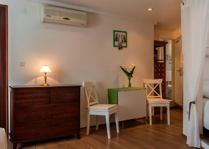Gorgeous Tiramola Apartment Rovinj