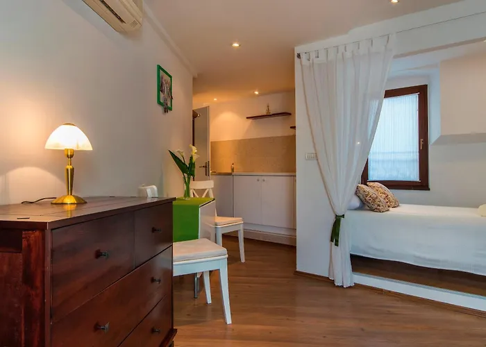 Gorgeous Tiramola Apartment