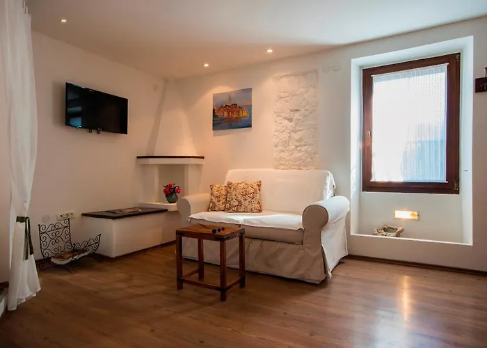 Gorgeous Tiramola Apartment *