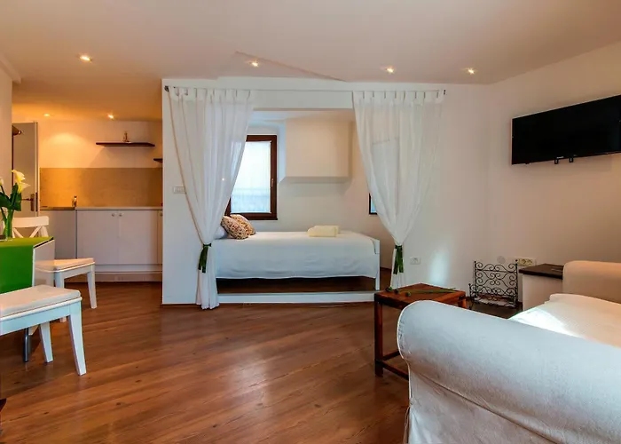 Gorgeous Tiramola Apartment *