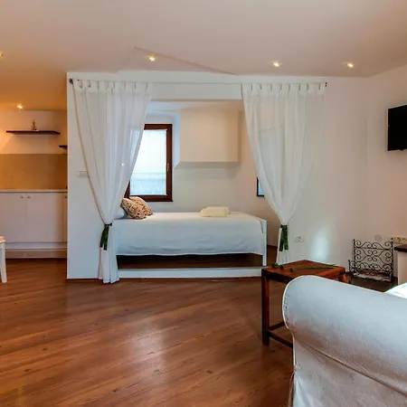 Gorgeous Tiramola Apartman *