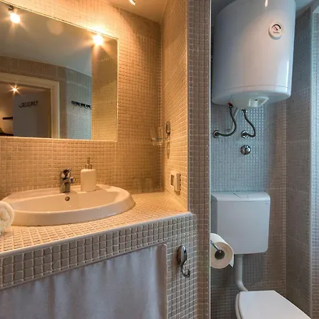 Gorgeous Tiramola Apartment