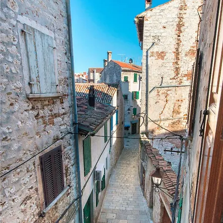 Gorgeous Tiramola Apartment Rovinj