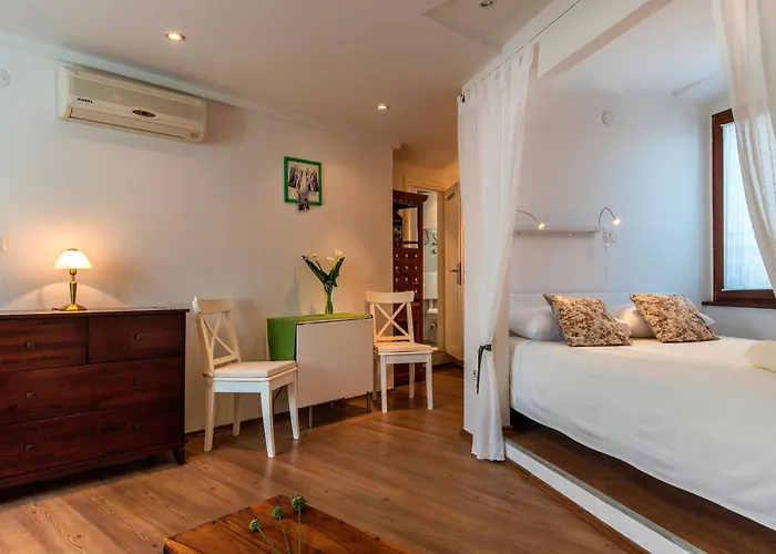 Διαμέρισμα Gorgeous Tiramola *